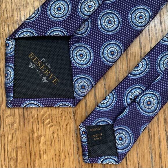 JOS A BANK RESERVE Silk Tie 57" x 3.25" Blue Medallions on Purple Necktie NWT - Picture 7 of 7